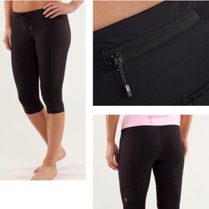 Lululemon Athletic Black Inspire Crop Luxtreme  Back Pocket Size  6